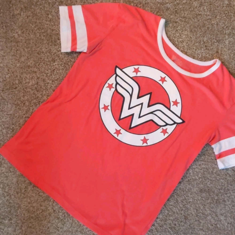 Wonder Woman Pink T-shirt . Size M